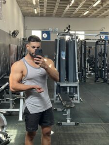 Biceps en gimnasio