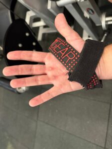 Como y cuando usar straps en el gimnasio