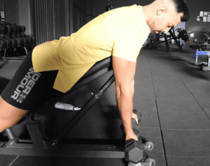 Ejercicio de biceps en casa min