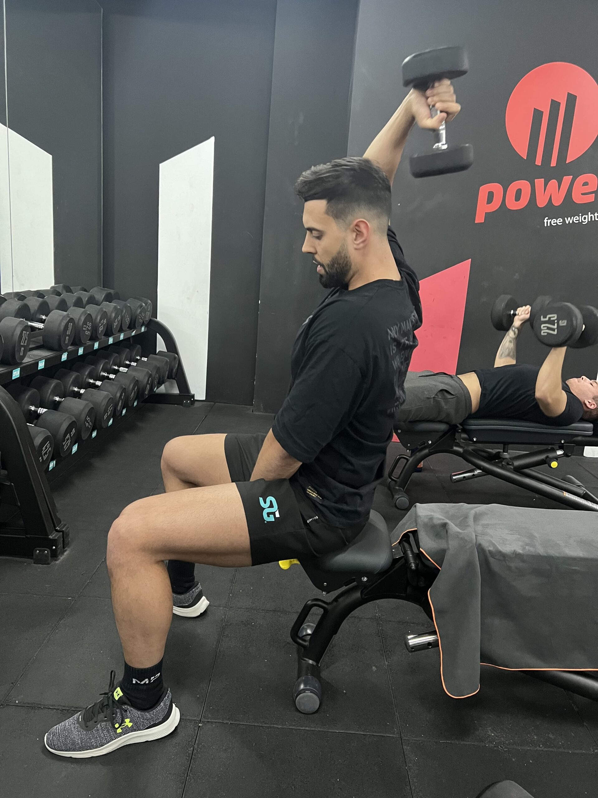 Extensión de triceps con mancuerna 