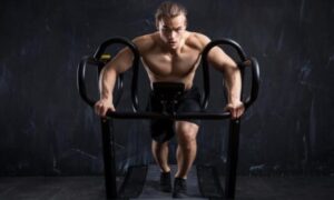 Hombre haciendo cardio para quemar grasa