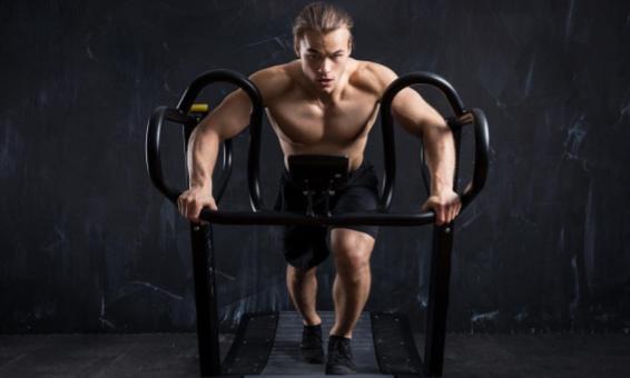 Hombre haciendo cardio para quemar grasa