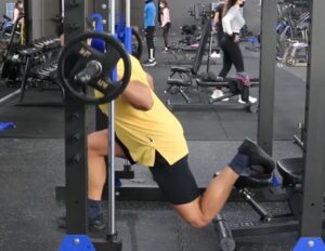Sentadilla bulgara en multipower mejor ejercio para gluteo